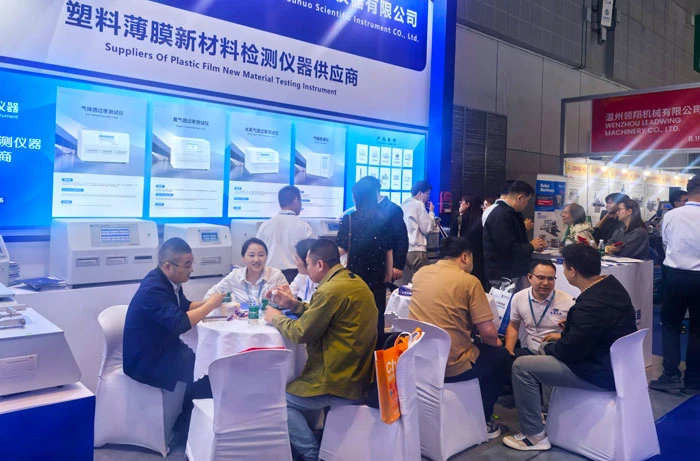 ShouNuo exhibition team providing one-on-one consultation services ShouNuo exhibition team providing one-on-one consultation services